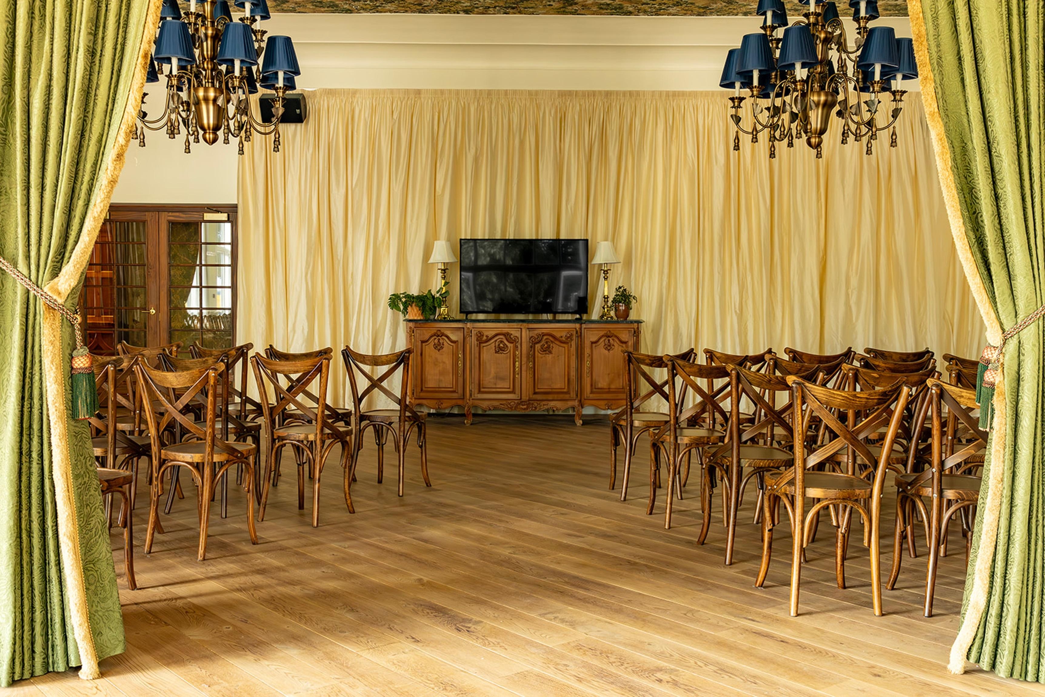 Dornoch Station 호텔 외부 사진 The interior of the conference centre