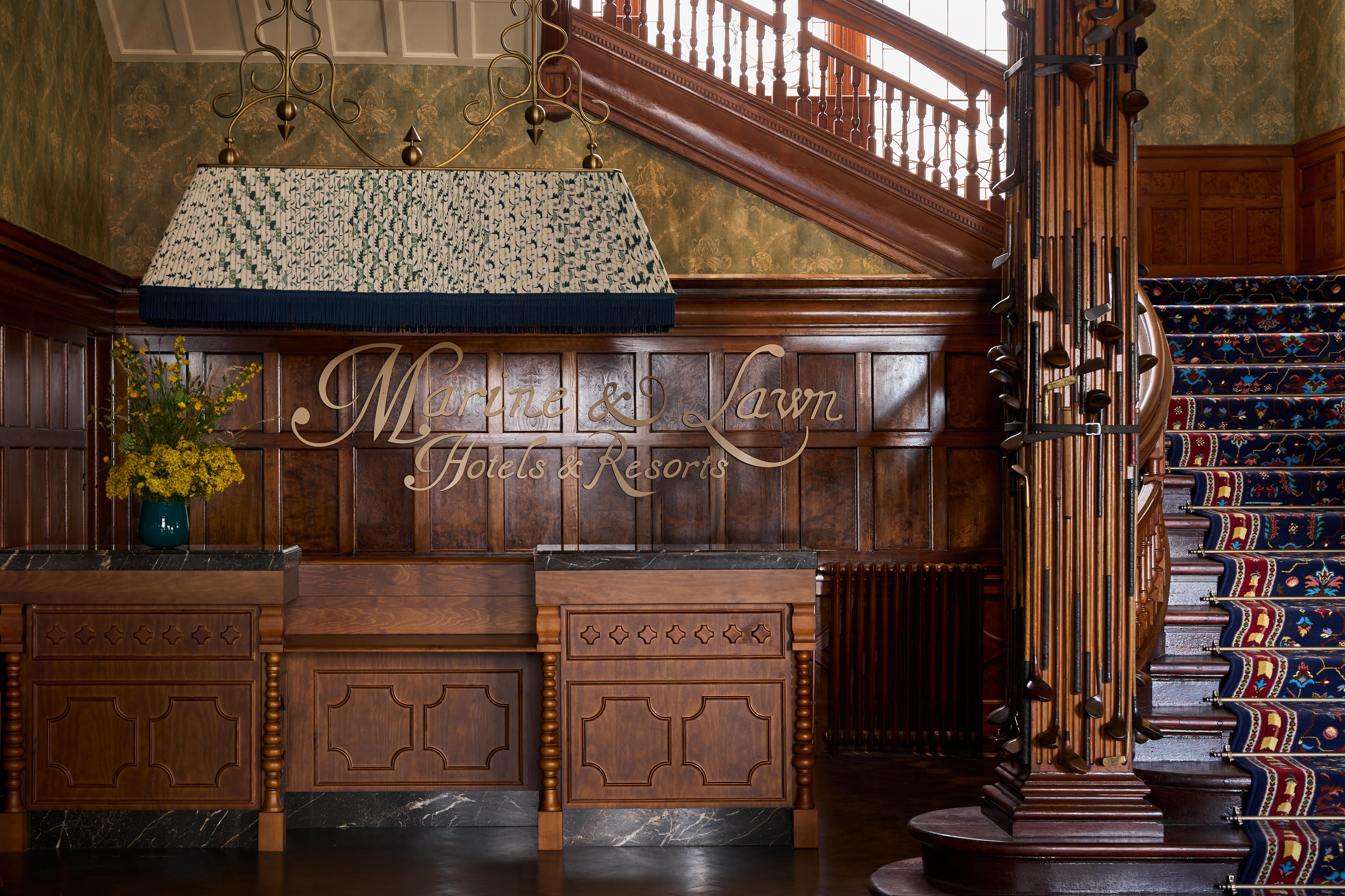 Dornoch Station 호텔 외부 사진 The reception desk at the hotel